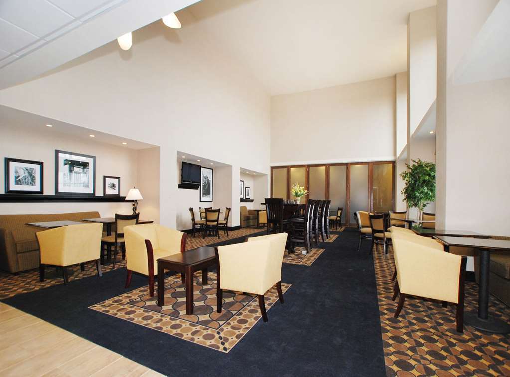 Hampton & Hotel 3*